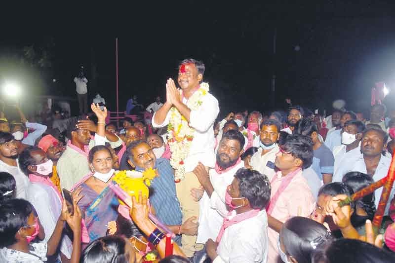 గెల్లుకు బ్రహ్మరథం