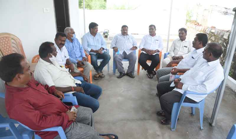 అభివృద్ధిని వివరించి.. ఓట్లు అభ్యర్థించండి