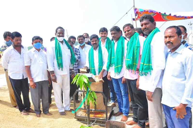 కొనుగోలు కేంద్రాల్లోనే విక్రయించాలి
