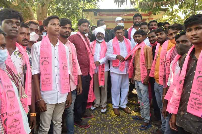 వెల్లువలా వలసలు