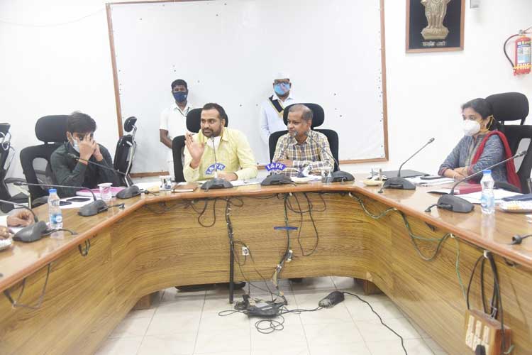 బ్యాంకు ఖాతాలపై నిఘా