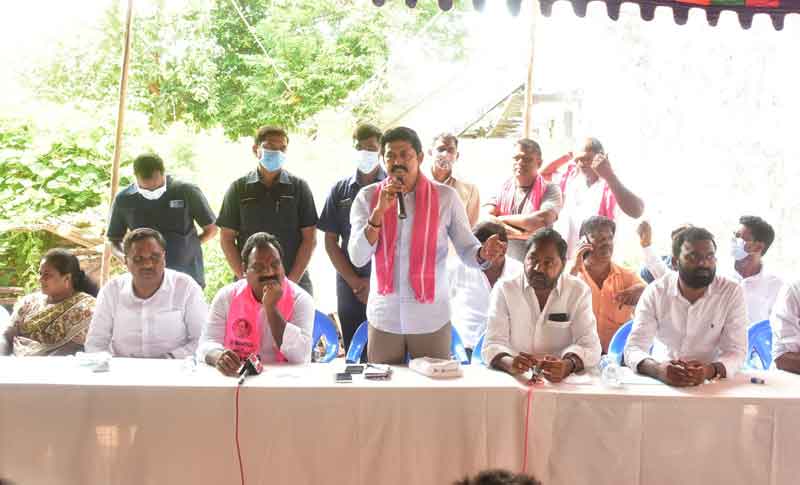 ఈటలది పూటకో మాట.. ఊరుకో వేషం