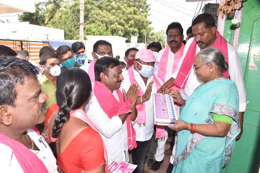 హైదరాబాద్‌ల ఉండే ఈటల పేదల గోసెట్లింటడు?