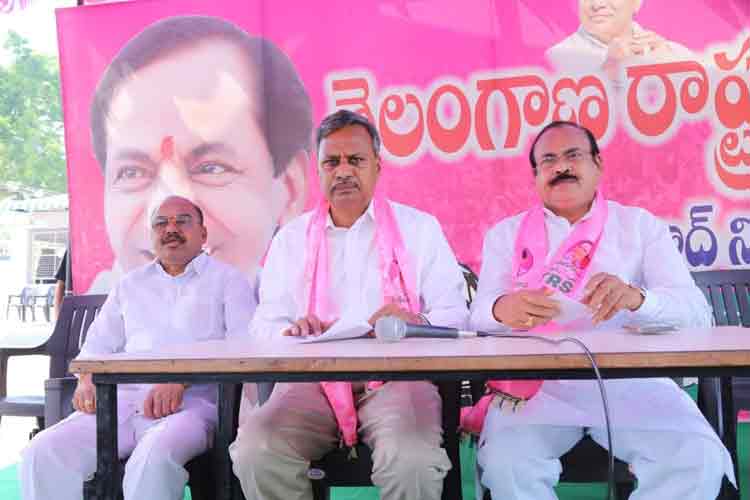 బీజేపీవి కవ్వింపు చర్యలు.. కట్టు కథలు