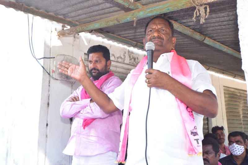 బీజేపీ గుంజుకునే పార్టీ.. టీఆర్‌ఎస్‌ ఇచ్చే పార్టీ