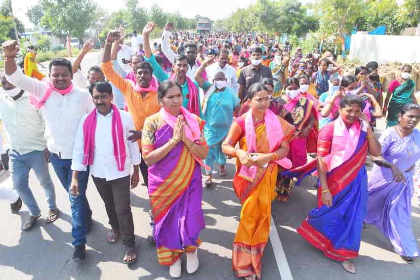 ఎందుకు రాజీనామా చేసినవో చెప్పి ఓట్లడుగు