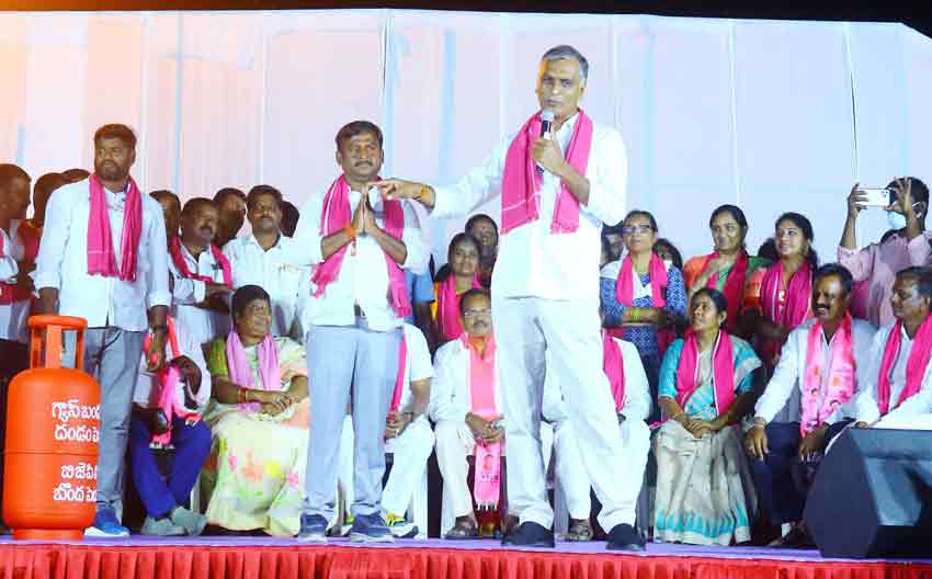 బీజేపీ మేనిఫెస్టో పెద్దజోక్‌