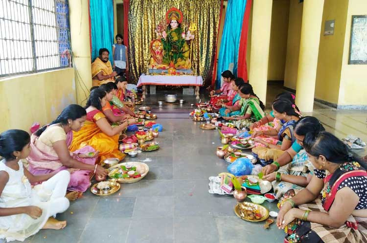 కొనసాగుతున్న దేవీ శరన్నవరాత్రోత్సవాలు