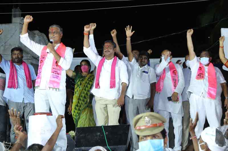 సిలిండర్‌కు దండంబెట్టున్రి బీజేపీని బొందవెట్టున్రి