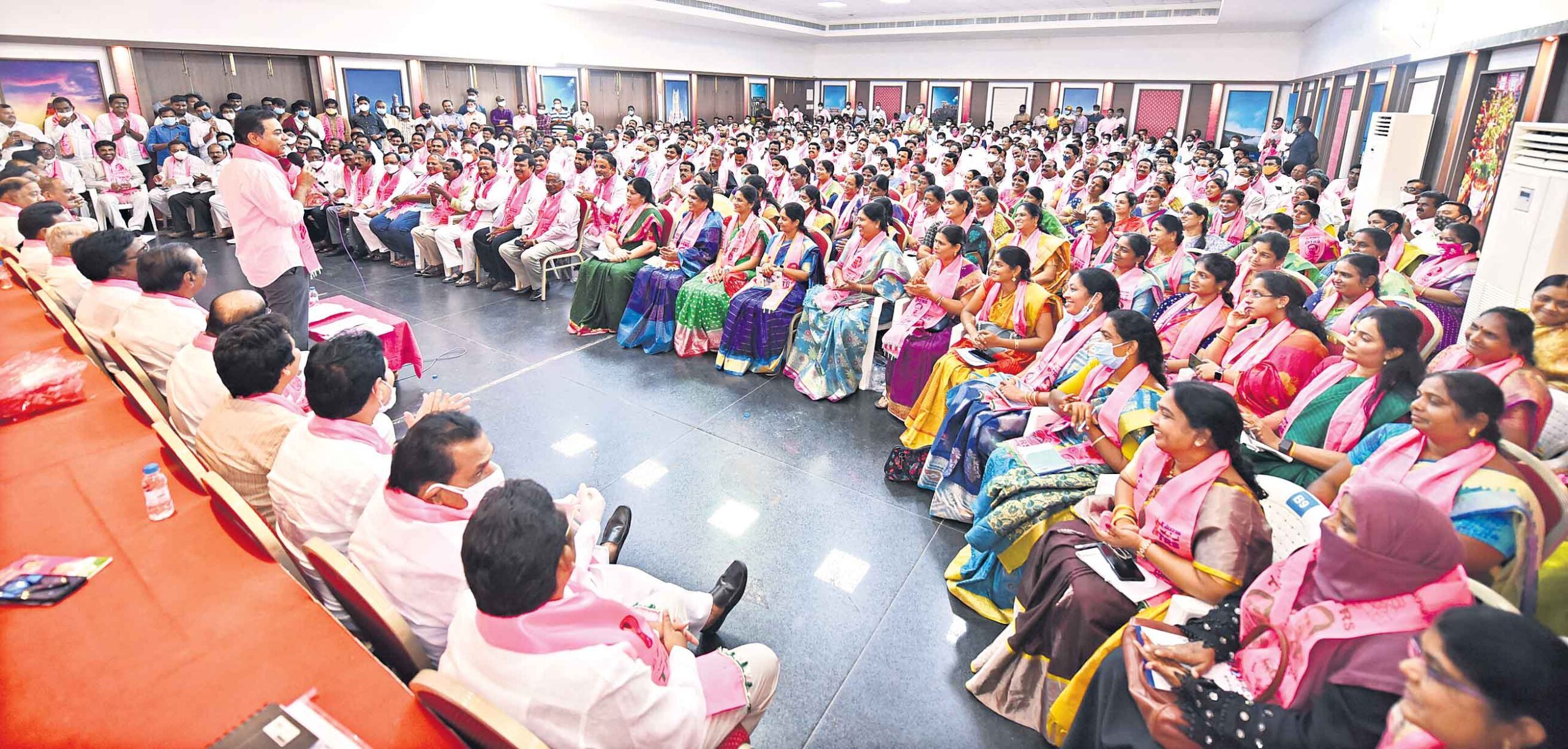 పార్టీకే తొలి ప్రాధాన్యం