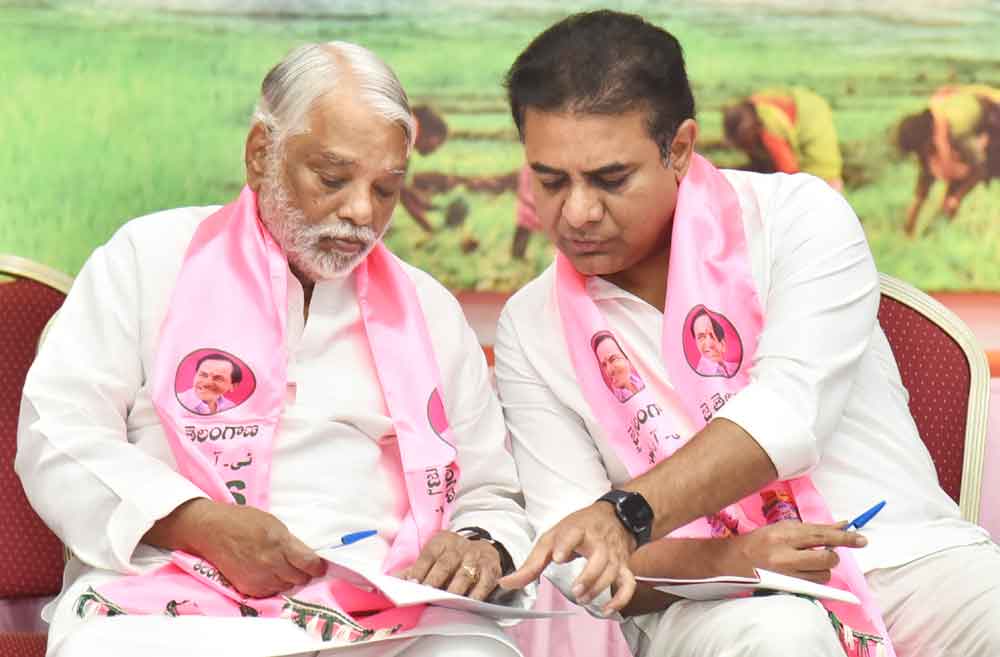 పార్టీ నేతలతో కేటీఆర్‌ భేటీ