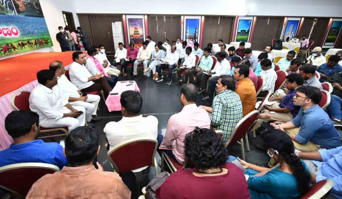 రేవంత్ రెడ్డికి ద‌మ్ముంటే డిపాజిట్ తెచ్చుకోవాలి.. కేటీఆర్ స‌వాల్