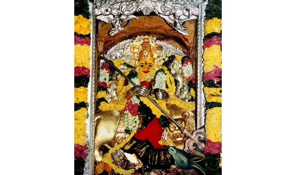 మహిషాసుర మర్దినిగా విజ‌య‌వాడ‌ కనకదుర్గమ్మ