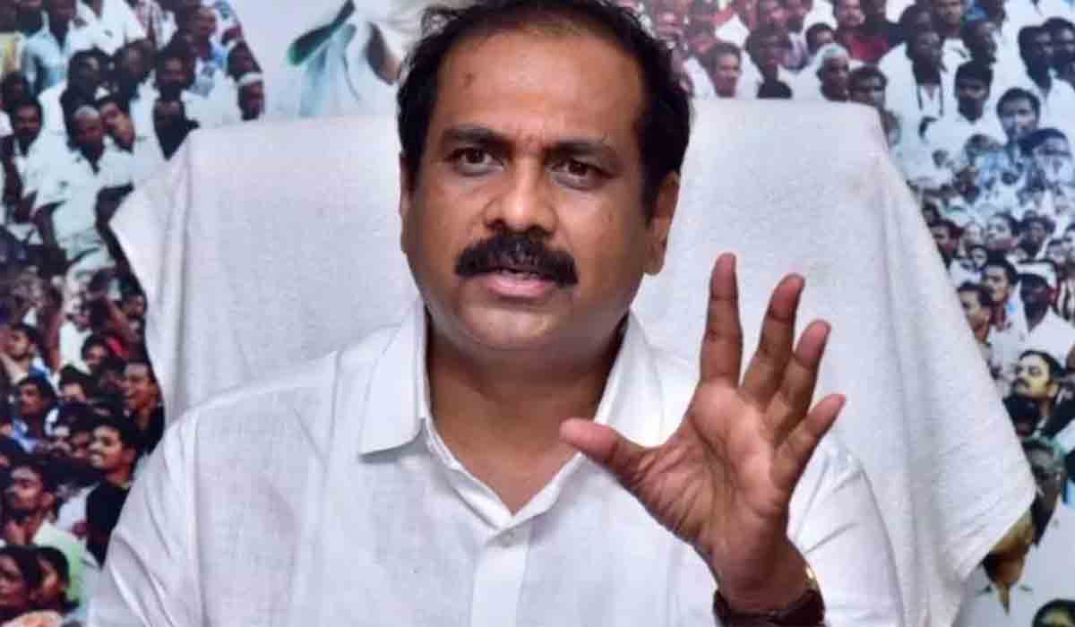 పవన్‌ కల్యాణ్‌ శ్రమదానాన్ని చూసి నవ్వుకుంటున్నరు : మంత్రి కన్నబాబు