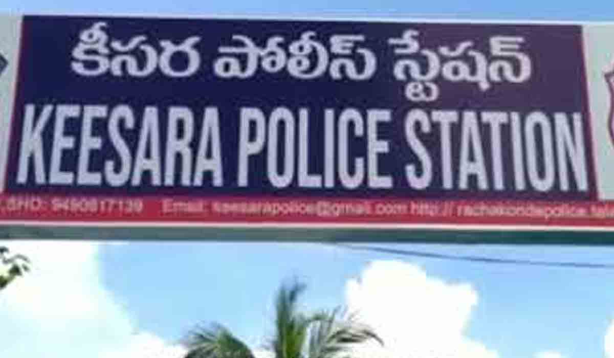 ఆత్మ‌హ‌త్యాయ‌త్నం.. యువ‌కుడి ప్రాణాలు కాపాడిన కీస‌ర పోలీసులు