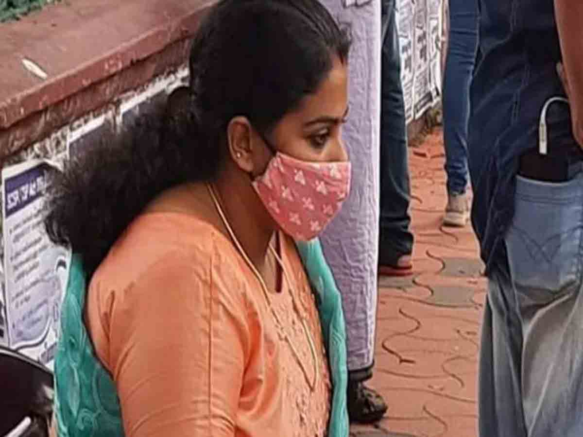 కేరళ సీపీఎం నేత కుమార్తె నిరసన.. తన బిడ్డను తండ్రి కిడ్నాప్‌ చేసినట్లు ఆరోపణ