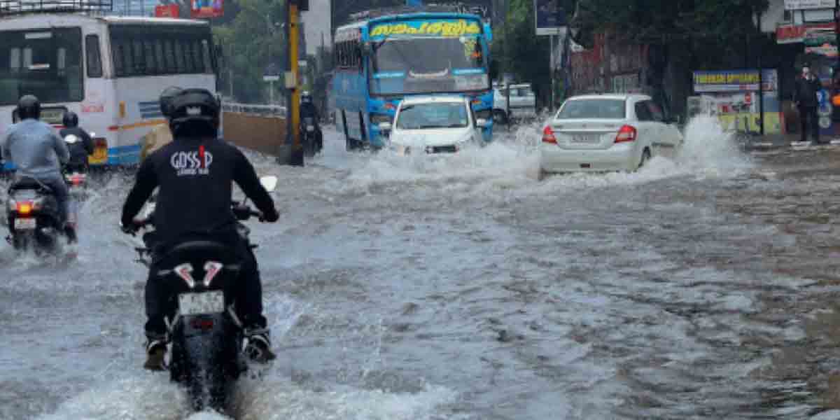 వర్షాలతో అతలాకుతలమైన కేరళకు.. డీఎంకే కోటి విరాళం