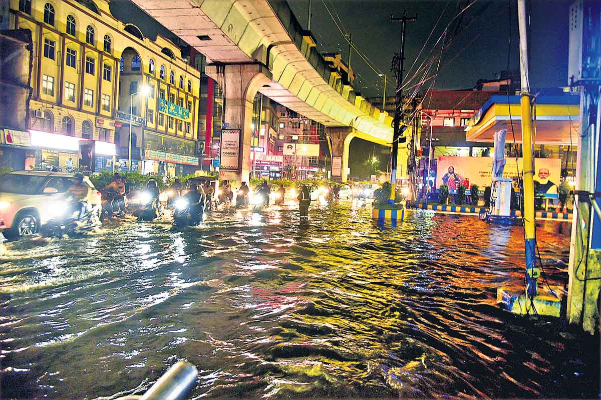 కుండపోత.. తప్పని వెత