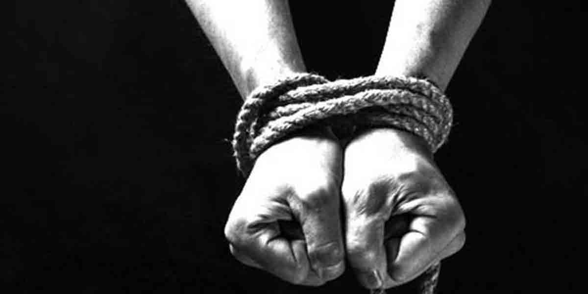 Man kidnaped: నార్సింగ్‌లో వ్య‌క్తి కిడ్నాప్‌.. పోలీసుల‌కు బాధితుడి భార్య ఫిర్యాదు