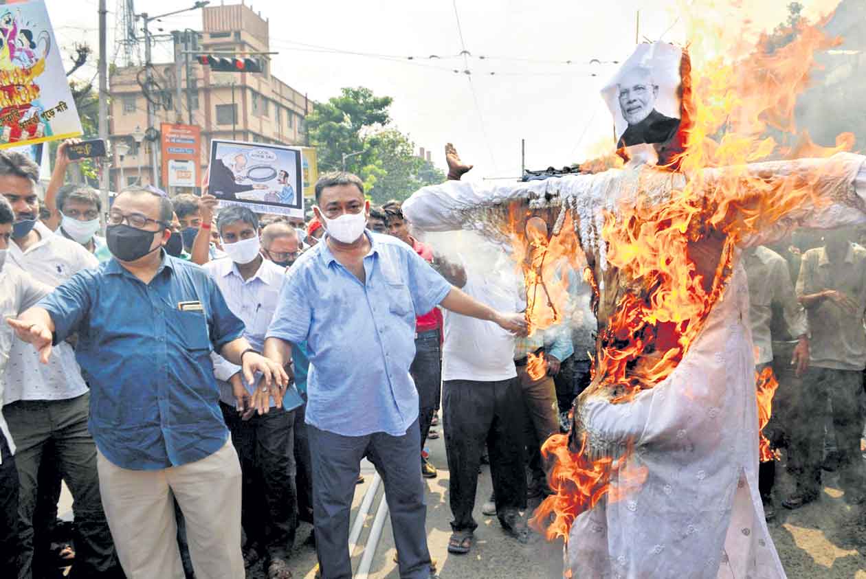 పండుగపై పెట్రో పిడుగు