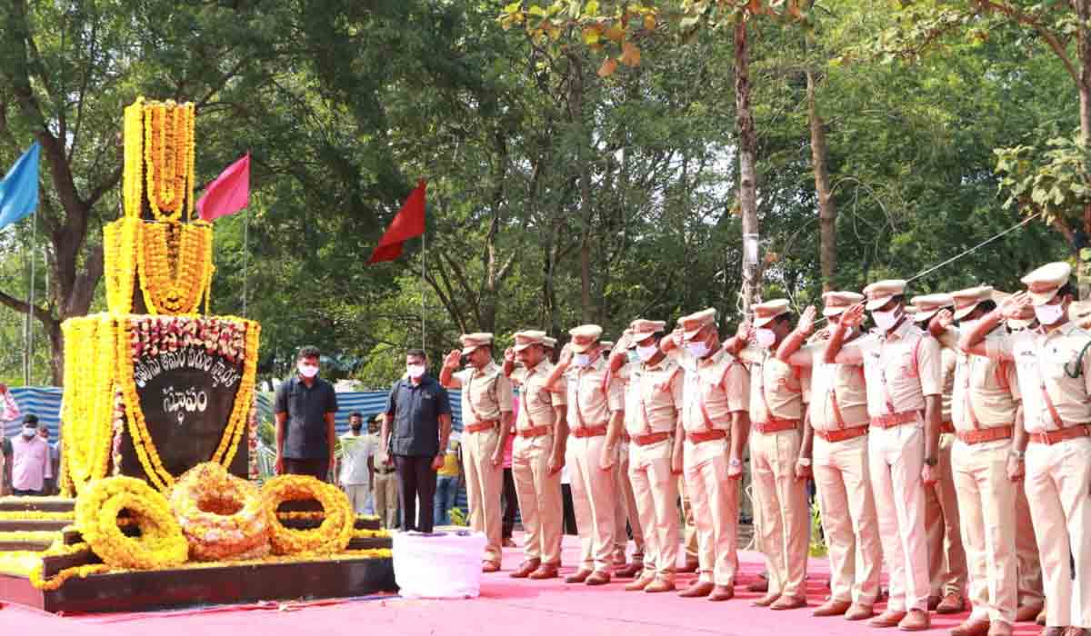 ‘పోలీస్ అమరుల ఆశయసాధనకు కృషిచేయాలి’