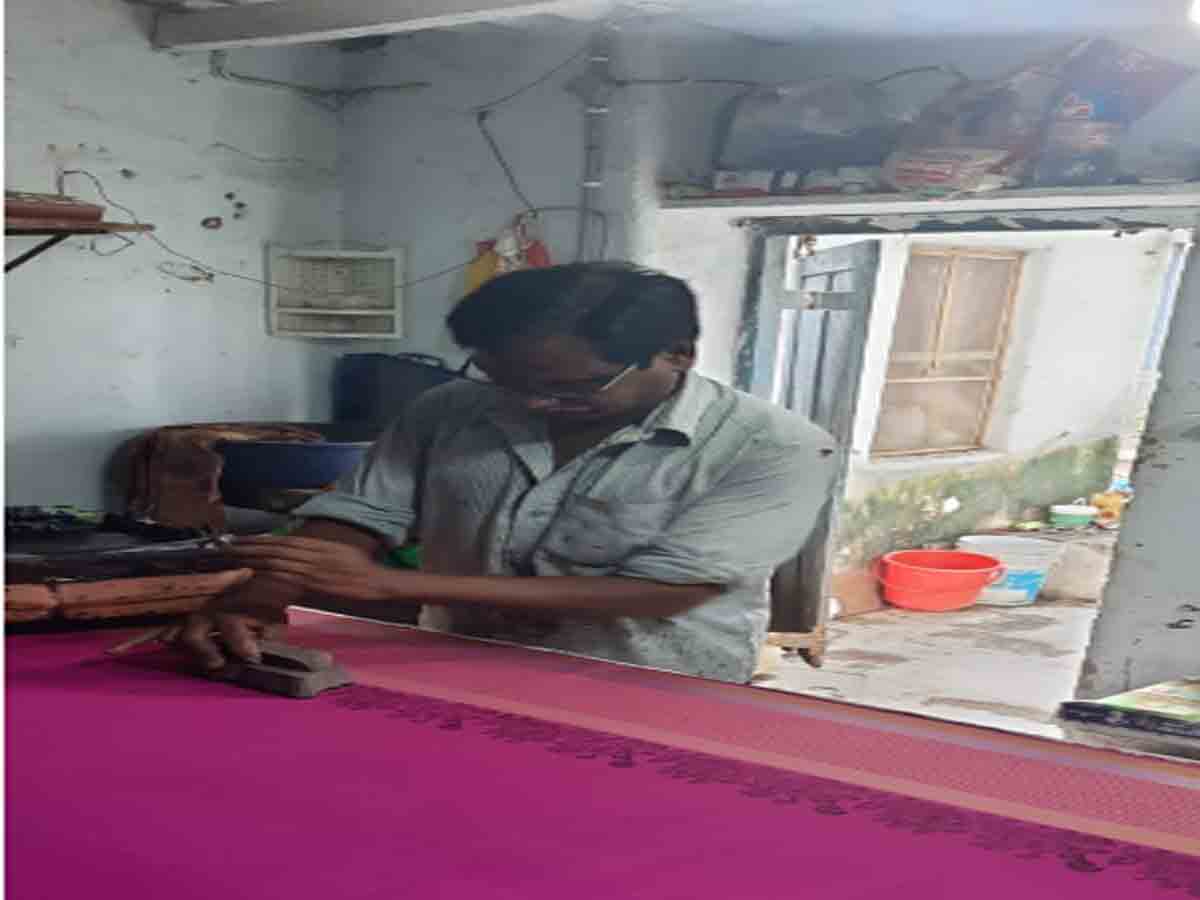 పురాతన చేతి వృత్తిని కాపాడుతున్న కృష్ణకు.. మంత్రి కేటీఆర్‌ అండ