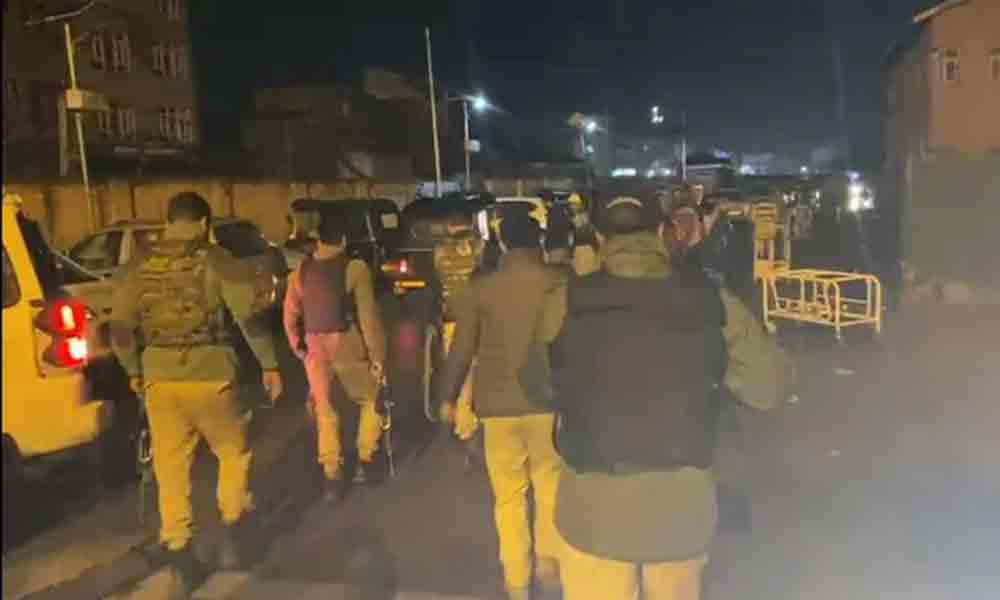 కుల్గాంలో రెచ్చిపోయిన ఉగ్రవాదులు.. కాల్పుల్లో ఇద్దరు కూలీల మృతి