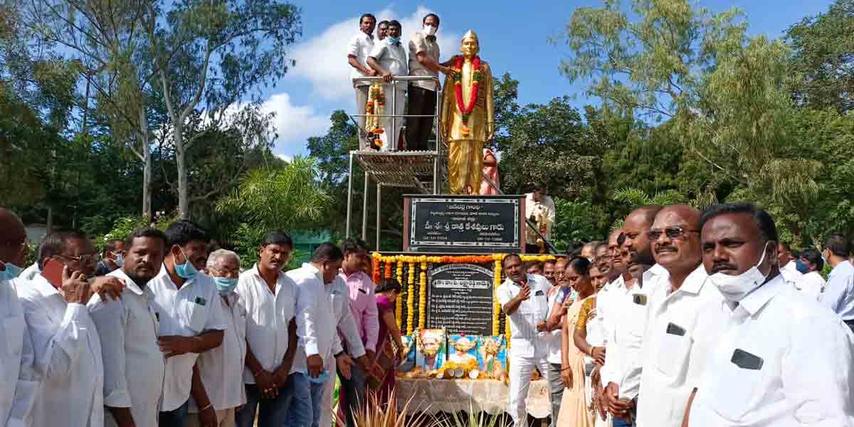 MLA Laxmareddy: మహాత్మాగాంధీకి ఎమ్మెల్యే లక్ష్మా రెడ్డి నివాళులు