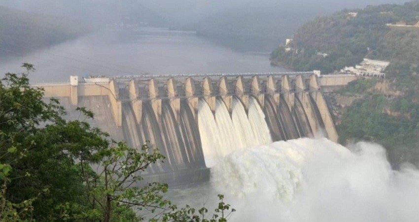 జూరాలకు స్థిరంగా వరద