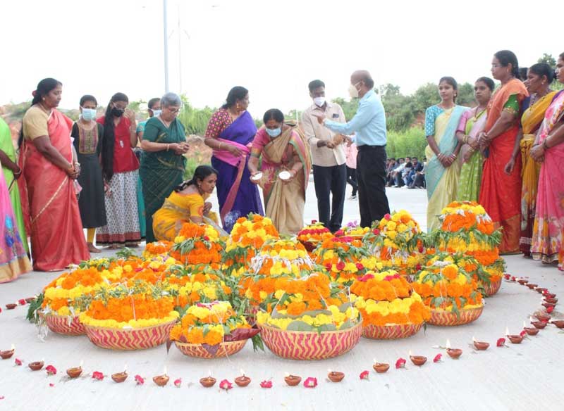ఘనంగా బతుకమ్మ సంబురాలు