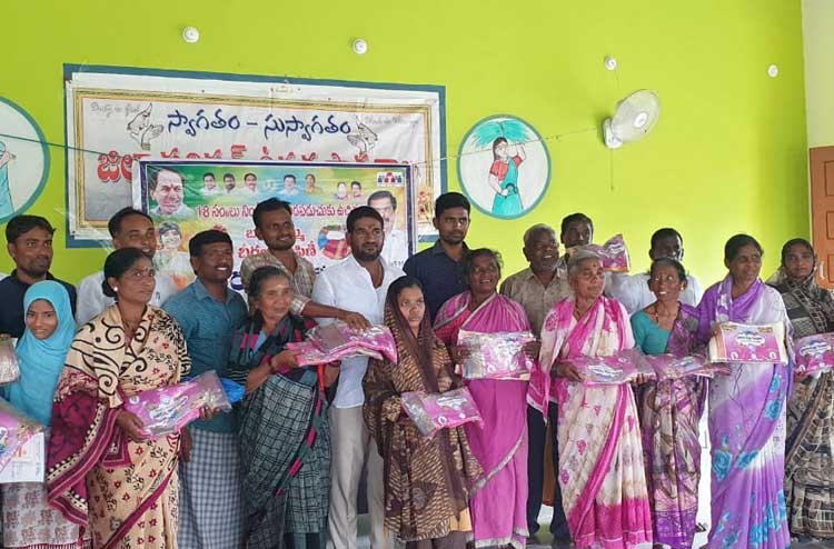 ఆడపడుచులకు బతుకమ్మ కానుక