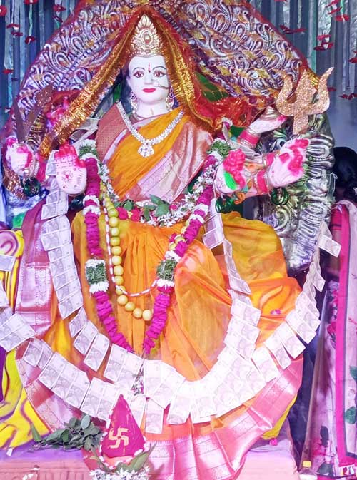 ధనలక్ష్మి అలంకరణలో వాసవీమాత