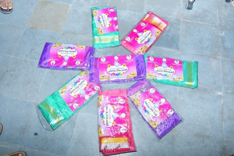 తీరొక్క రంగుల్లో..