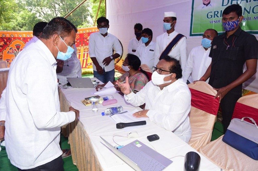 ఫిర్యాదులను పెండింగ్‌లో ఉంచొద్దు