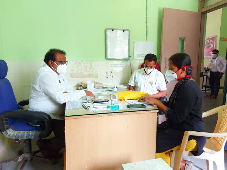 వందశాతం వ్యాక్సినేషన్‌ పూర్తి చేయాలి