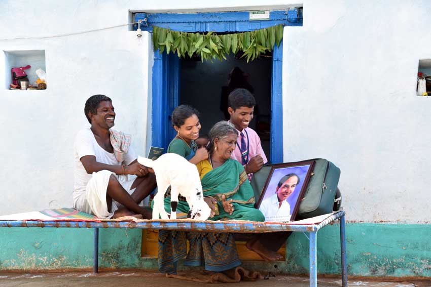 ప్రజా సేవలో సర్కార్‌ ముందడుగు