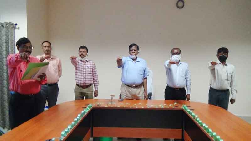 పరిసరాలను శుభ్రంగా ఉంచుకోవాలి