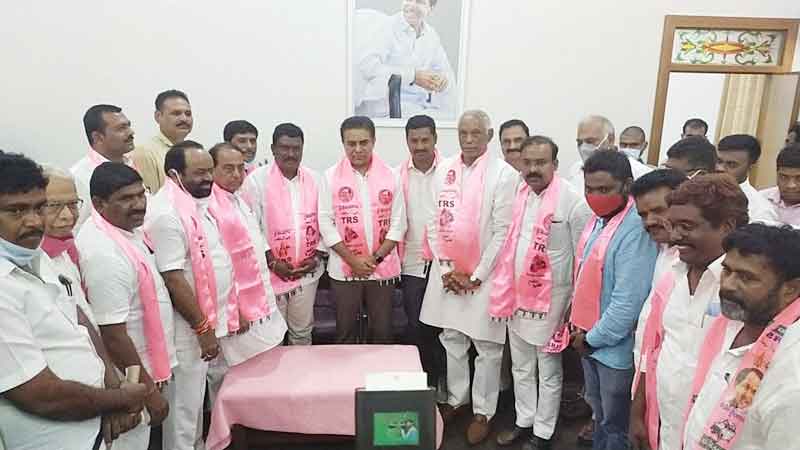 టీఆర్‌ఎస్‌లోకి బీజేపీ కౌన్సిలర్లు