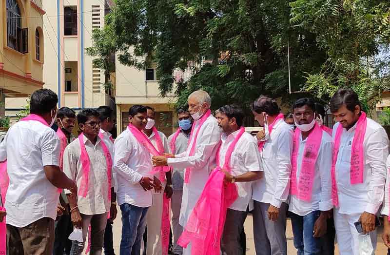 చట్టాలపై అవగాహన పెంచుకోవాలి