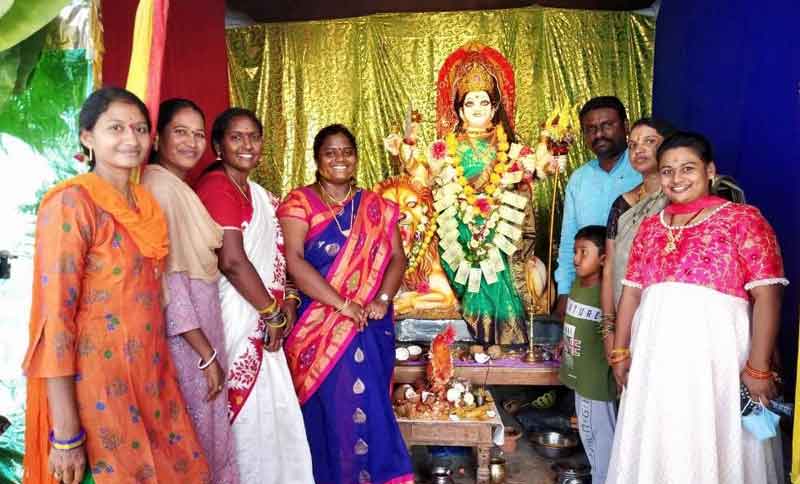 దుర్గాదేవికి ప్రత్యేక పూజలు