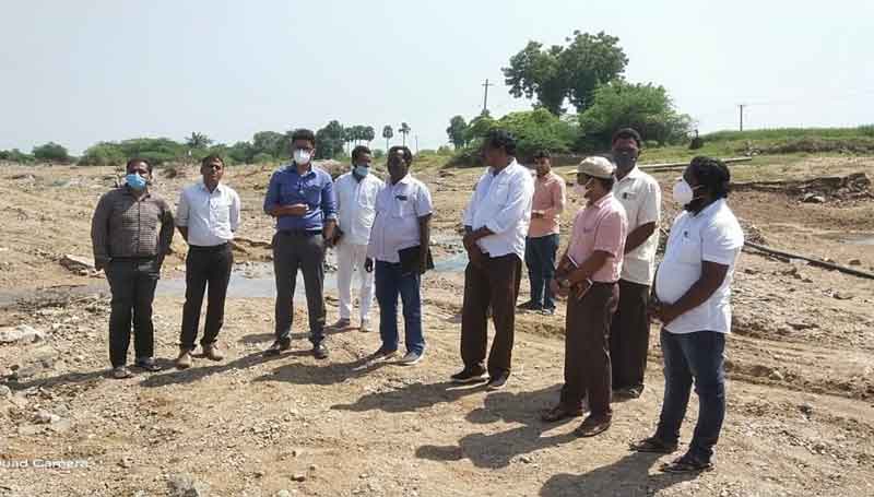 ఇసుక అక్రమ రవాణాపై అధికారుల పరిశీలన