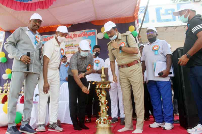 పోలీస్‌ అమరుల ఆశయ సాధనకు కృషి చేయాలి