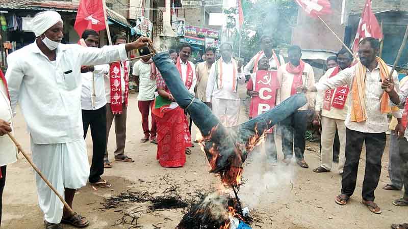 దేశ సంపదను కొల్లగొడుతున్న మోదీ