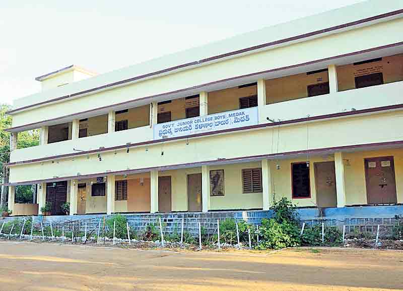 అధ్యాపక పోస్టులకు దరఖాస్తుల ఆహ్వానం