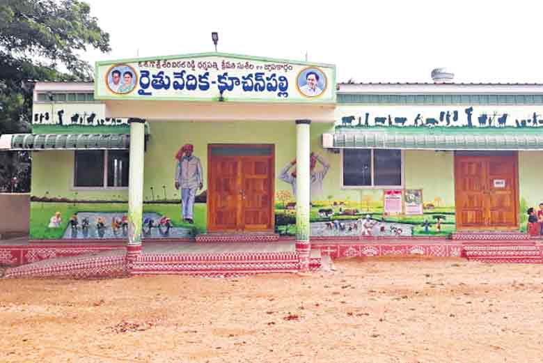 అన్నదాతలకు బడిలా రైతు వేదికలు