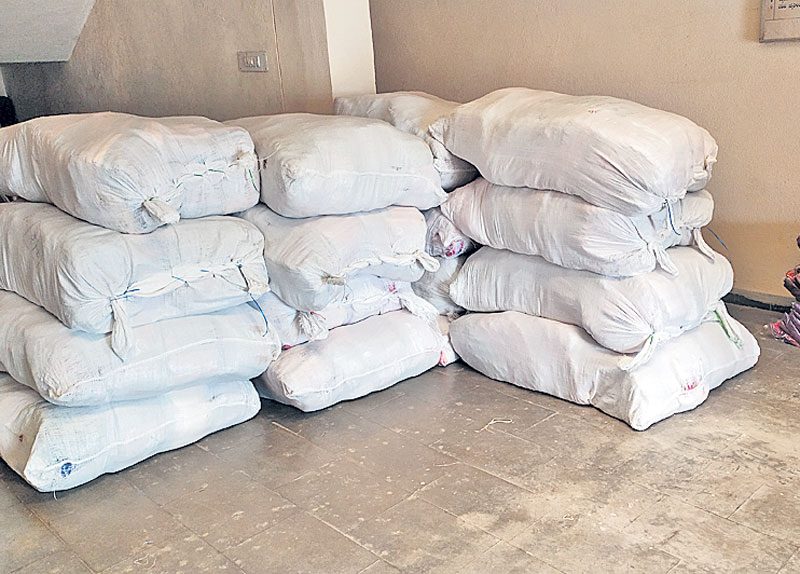 మహిళలకు సీఎం కేసీఆర్‌ కానుకలు