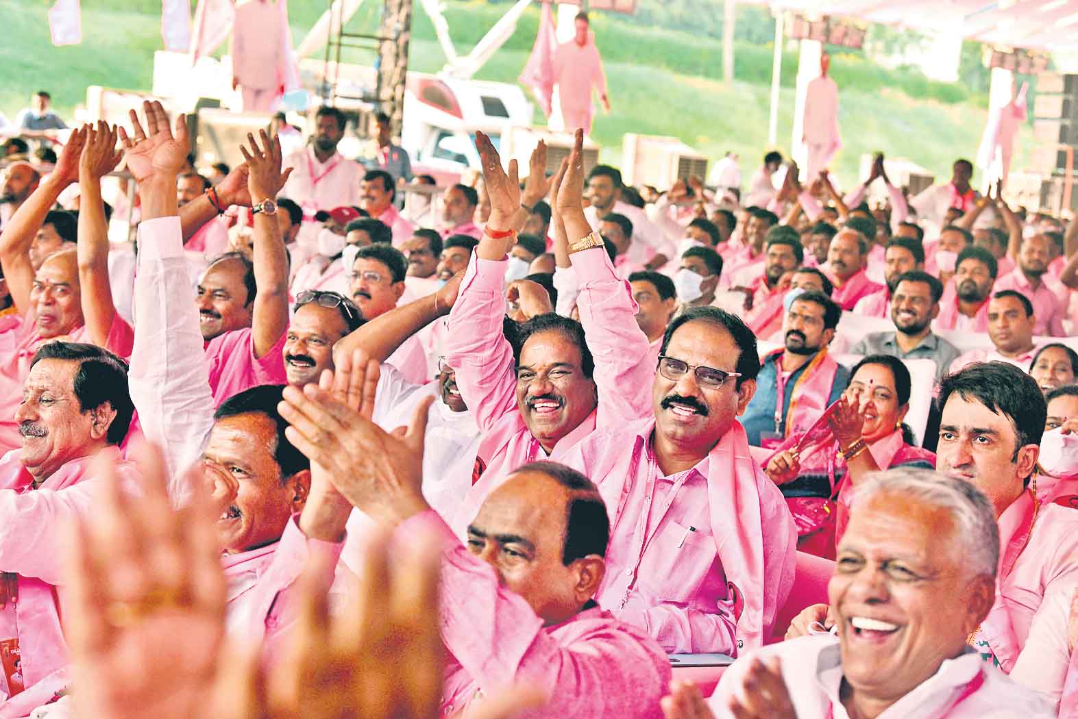 గులాబీవనంలో నూతనోత్సాహం