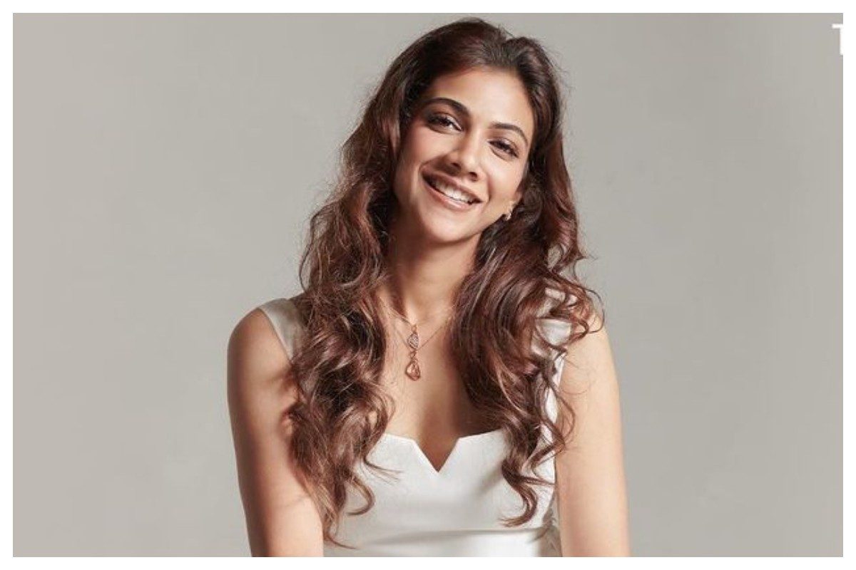 Madonna Sebastian | మడోన్నా సెబాస్టియన్ మత్తెక్కించే ఫోజులు..