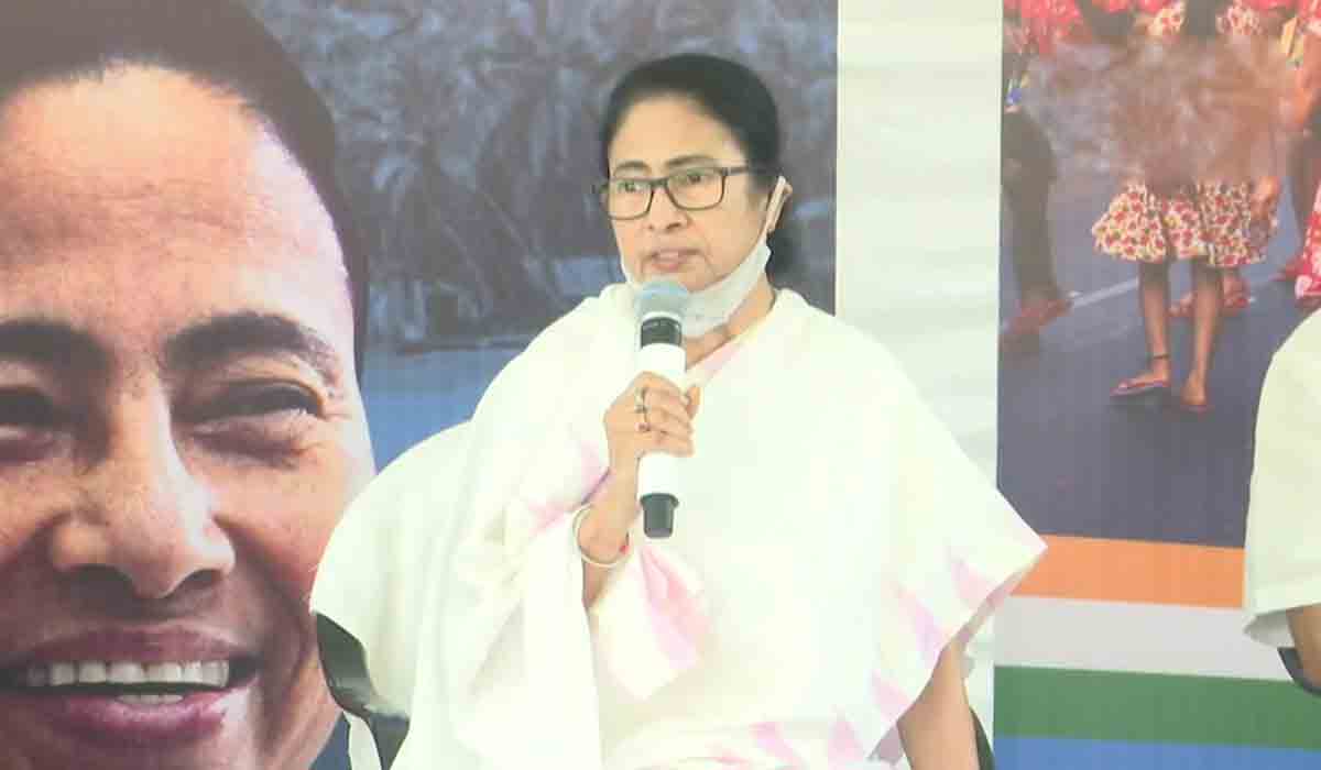 అచ్చేదిన్ అంటూనే దేశాన్ని నాశ‌నం చేశారు.. బీజేపీ పాల‌న‌పై మ‌మ‌తాబెన‌ర్జి ఫైర్‌