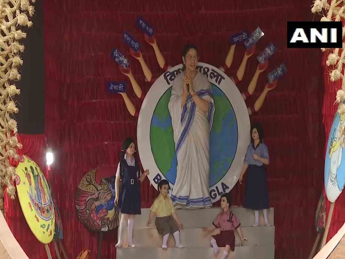 బెంగాల్‌లో మమతను పోలిన దుర్గా విగ్రహం